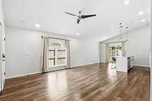 5916 Lake Front Dr, Wesley Chapel, FL 33545 - Photo 9