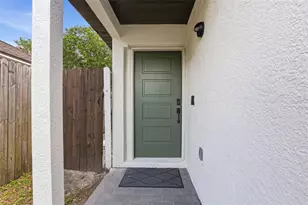 5916 Lake Front Dr, Wesley Chapel, FL 33545 - Photo 5