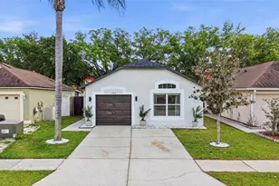 5916 Lake Front Dr, Wesley Chapel, FL 33545 - Photo 3