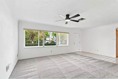 2101 Winchester Road N, Saint Petersburg, FL 33710 - Photo 9