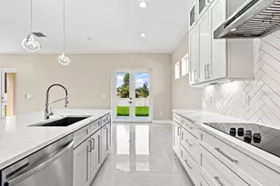 15436 Casey Rd, Tampa, FL 33624 - Photo 5