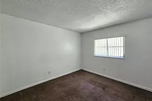 209 Northwest Jefferson Cir N, Saint Petersburg, FL 33702 - Photo 11