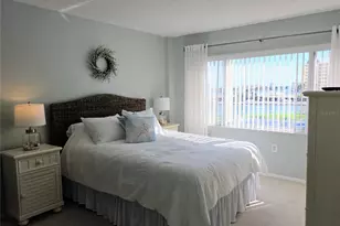 4650 Cove Cir, Saint Petersburg, FL 33708 - Photo 15