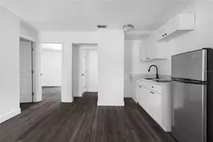 1409 College Park Ln, Tampa, FL 33612 - Photo 13
