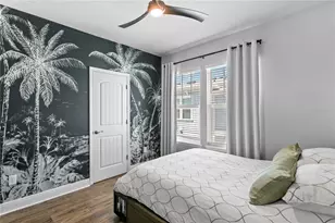 268 8th St N, Saint Petersburg, FL 33701 - Photo 17