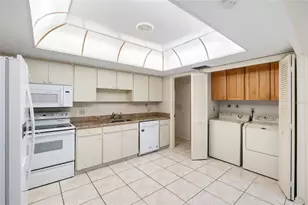 14225 Cypress Cir, Tampa, FL 33618 - Photo 13