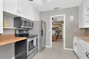 305 Baker Ave, Clearwater, FL 33755 - Photo 17