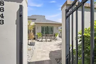 8643 Piper Ln, Seminole, FL 33777 - Photo 5