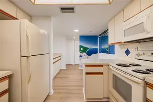 7650 Bayshore Dr, Treasure Island, FL 33706 - Photo 9