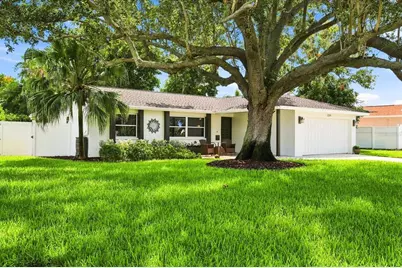 2334 Tropical Shores Drive SE, Saint Petersburg, FL 33705 - Photo 1