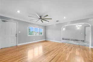 2501 Leslee Lake Dr N, Saint Petersburg, FL 33713 - Photo 17