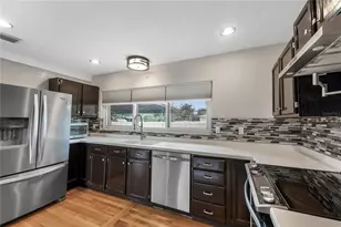 2501 Leslee Lake Dr N, Saint Petersburg, FL 33713 - Photo 21