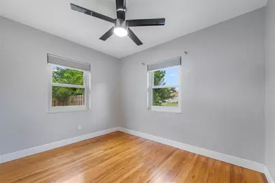 2501 Leslee Lake Drive N, Saint Petersburg, FL 33713 - Photo 31