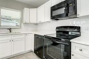 8111 30th Ave N, Saint Petersburg, FL 33710 - Photo 11