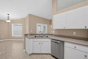 5625 Fischer Dr, Lakeland, FL 33812 - Photo 9