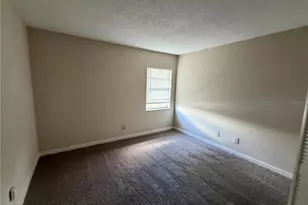 7144 Waterside Dr, Tampa, FL 33617 - Photo 5