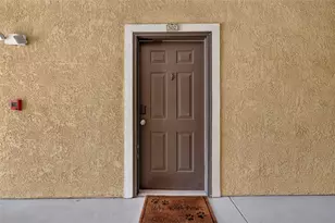 10103 Courtney Oaks Cir, Tampa, FL 33619 - Photo 5