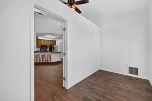10103 Courtney Oaks Cir, Tampa, FL 33619 - Photo 11