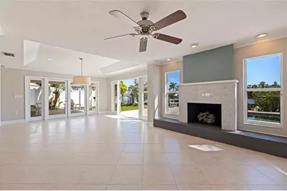 11225 4th Street E, Treasure Island, FL 33706 - Photo 9