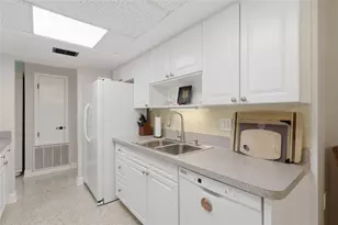8403 S Flintrock Ct, Tampa, FL 33615 - Photo 13