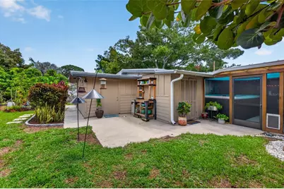 6677 Poinsettia Avenue S, Saint Petersburg, FL 33707 - Photo 39