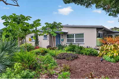 6677 Poinsettia Avenue S, Saint Petersburg, FL 33707 - Photo 3