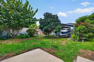 6677 Poinsettia Ave S, Saint Petersburg, FL 33707 - Photo 41