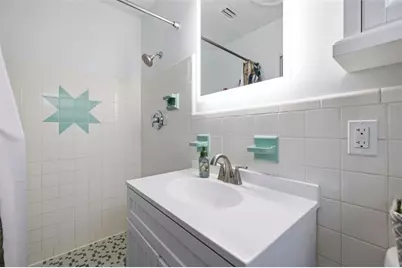 6677 Poinsettia Avenue S, Saint Petersburg, FL 33707 - Photo 23