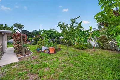 6677 Poinsettia Avenue S, Saint Petersburg, FL 33707 - Photo 43