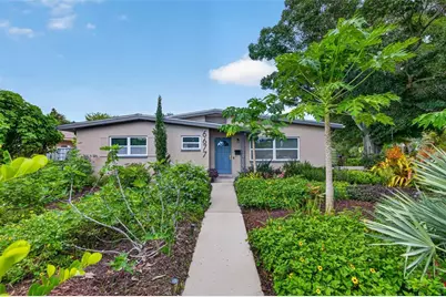 6677 Poinsettia Avenue S, Saint Petersburg, FL 33707 - Photo 1
