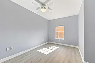 200 4th Ave S, Saint Petersburg, FL 33701 - Photo 25