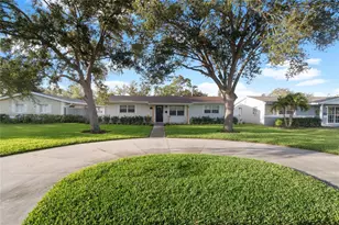 782 41st Ave NE, Saint Petersburg, FL 33703 - Photo 1