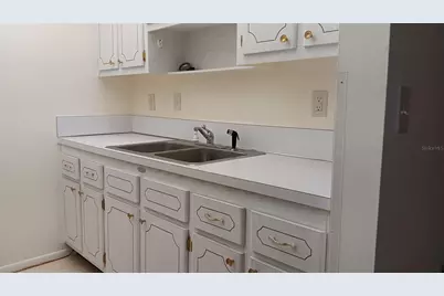 327 34th Avenue N #304, Saint Petersburg, FL 33704 - Photo 5