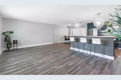 439 Capri Way NE, Saint Petersburg, FL 33704 - Photo 3