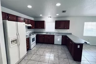 4737 5th St, Zephyrhills, FL 33542 - Photo 15
