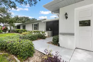 1613 Laughton Pl, Sun City Center, FL 33573 - Photo 5