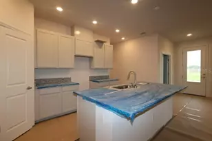 2853 Marrakesh Ln, Sarasota, FL 34234 - Photo 7