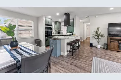 9009 1st Street NE, Saint Petersburg, FL 33702 - Photo 13