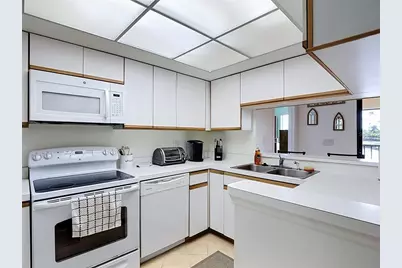 5925 Trailwinds Drive #925, Fort Myers, FL 33907 - Photo 13