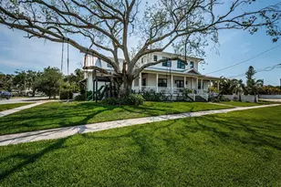 600 Alda Way NE, Saint Petersburg, FL 33704 - Photo 1