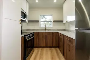 9805 N 54th St, Temple Terrace, FL 33617 - Photo 11