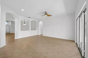 1810 Mira Lago Cir, Ruskin, FL 33570 - Photo 7