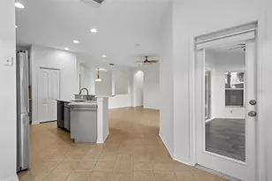 1810 Mira Lago Cir, Ruskin, FL 33570 - Photo 11