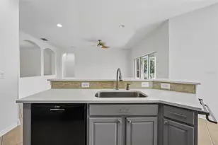 1810 Mira Lago Cir, Ruskin, FL 33570 - Photo 17