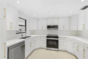 2723 Lynnhurst St, Sarasota, FL 34239 - Photo 7