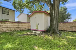802 Papaya Dr, Tampa, FL 33619 - Photo 17