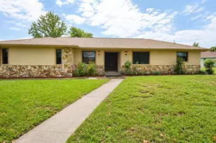35025 Raintree Dr, Fruitland Park, FL 34731 - Photo 1