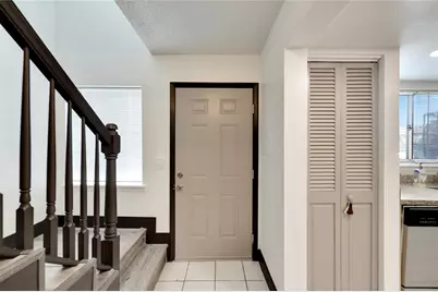 6301 Newtown Circle #1A4, Tampa, FL 33615 - Photo 3
