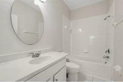 7876 Carriage Pointe Drive, Gibsonton, FL 33534 - Photo 17