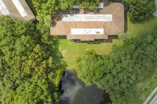 6015 Laketree Ln, Temple Terrace, FL 33617 - Photo 21